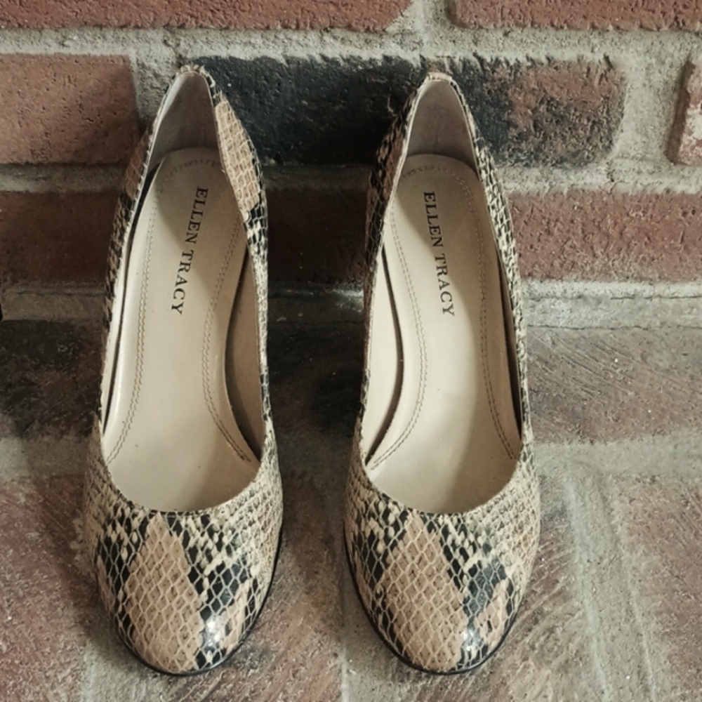 Ellen Tracy Black & Tan Wedge Heel Shoes